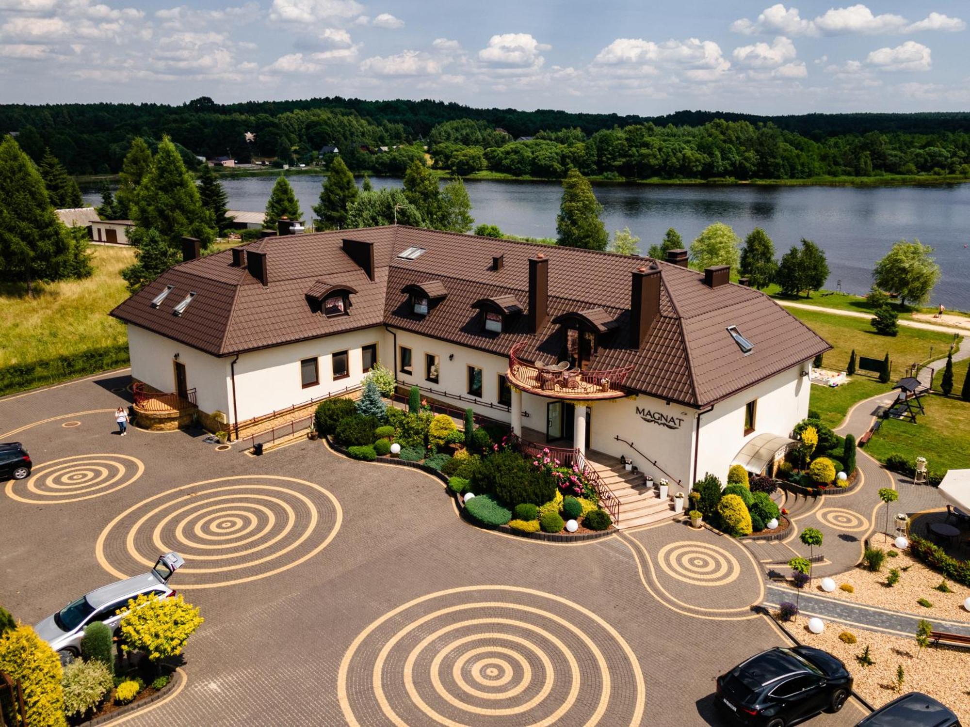 Hotel Magnat Suchedniów Exterior foto